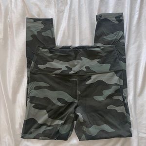 Victorias Secret Pink Camo leggings size Large